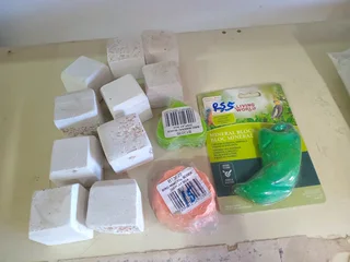 Calcium and mineral blocks for birds