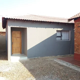 Lovely Cottages (Studio/ Open Plan Bachelor Setting)