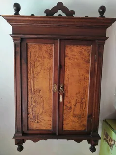 Hanging cupboard