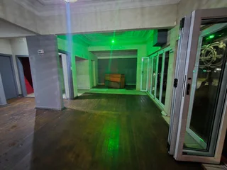 Retail Space/ Restaurant &#43; Liquor License/ Offices/ Commercial/ Franchise potential/Dark kitchen