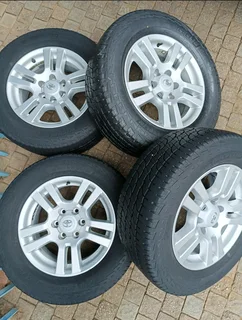 "18" inch Toyota OEM Mags