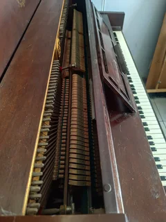 Kawai Upright Piano R25 000 neg.