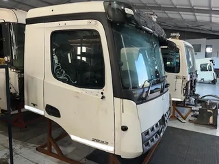 MERCEDES BENZ AROCS CAB