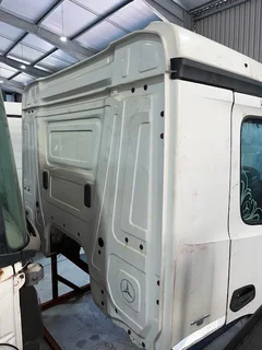 MERCEDES BENZ AROCS CAB