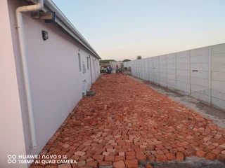 CLAY HALF BRICKS