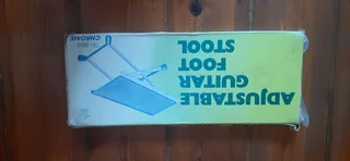 Adjustable guitar foot stool