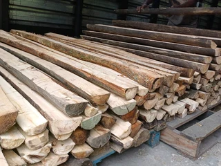 Dunnage , Sleepers , Poles