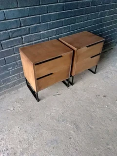 Pedestals and side tables