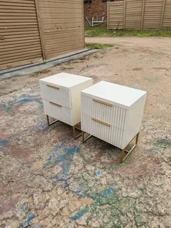 Pedestals and side tables