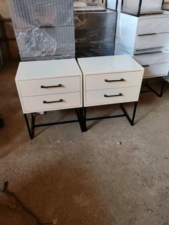 Pedestals and side tables