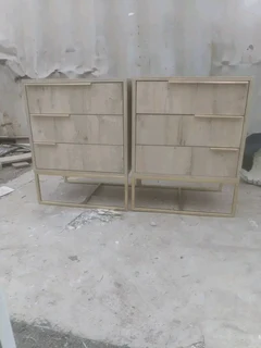 Pedestals and side tables
