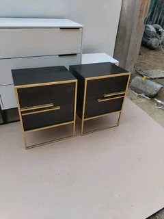 Pedestals and side tables