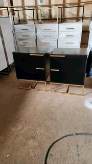 Pedestals and side tables