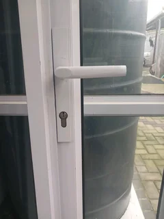 Aluminum single hinge door