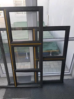 Aluminum window in bronze