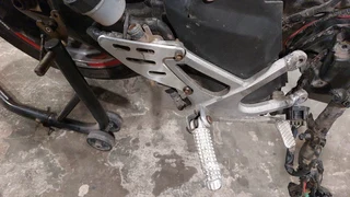 Yamaha R1 2007 Front Footpeg Bracket And Peg Forsale At The Motorcycle Gaveyard Knysna