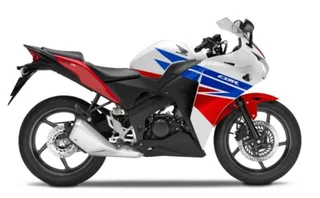 Honda Cbr125 2016 Stripping Complete Bike For Spares