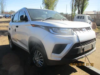 MAHINDRA KUV100