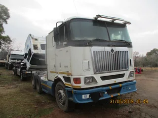 International Truck 9800i
