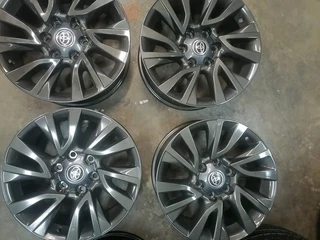 Toyota Fortuner 18 Mag Rims (WITH CAPS)