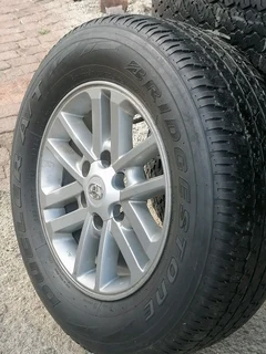 Toyota Hilux 17 TWINSPOKE Mag Rim (WITH USED TYRE)