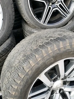Toyota Hilux Dakar GD6 18 Mag Rim (WITH USED TYRES)