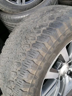 Toyota Hilux Dakar GD6 18 Mag Rim (WITH USED TYRES)