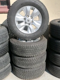 Toyota Hilux GD6 17inch Mag Rims (WITH USED TYRES)