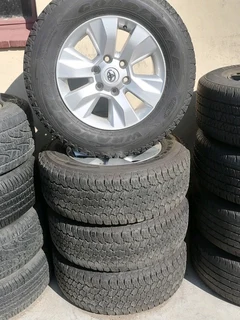 Toyota Hilux GD6 17inch Mag Rims (WITH USED TYRES)