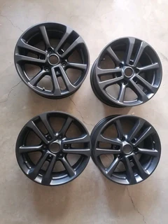 Isuzu DMX 17inch Mag Rims (WITH WHEEL CAPS)