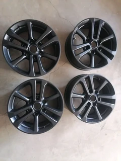 Isuzu DMX 17inch Mag Rims (WITH WHEEL CAPS)