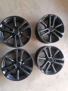 Isuzu Dmx 17inch Mag Rims (with Wheel Caps)