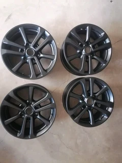 Isuzu DMX 17inch Mag Rims (WITH WHEEL CAPS)