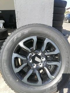 Toyota Hilux RS 18inch Mag Rim (WITH USED TYRE)