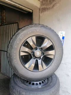 Toyota Hilux Gd6 17inch Mag Rims (with Used Tyres)
