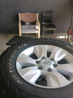 Toyota Hilux GD6 17inch Mag Rims (WITH USED TYRES)