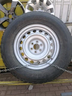 Nissan 17inch Steel Rim (WITH USED TYRE)