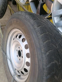 Nissan 17inch Steel Rim (WITH USED TYRE)