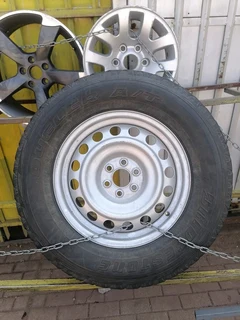 Nissan 17inch Steel Rim (WITH USED TYRE)