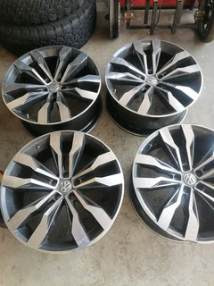 Volkswagen Tiguan 20inch Mag Rims (with Used Tyres)