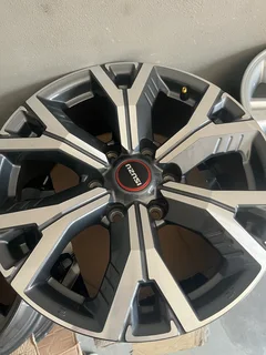 Isuzu DMX 18” Mag Rims (With Wheel Caps)
