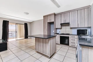Stunning 3 bed 2 bath ground floor unit just for you