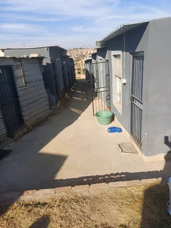 House for sale R700K