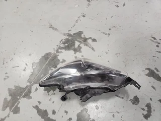 2017 mazda 2 left headlight