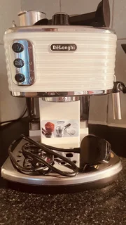 Delonghi Scultura Pump Espresso Coffee Machine