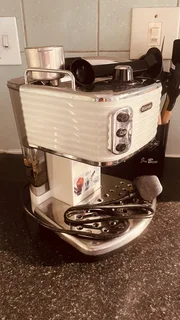 Delonghi Scultura Pump Espresso Coffee Machine