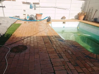 Swimming pool installation