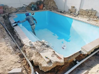 Swimming pool installation