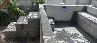 Swimming pool installation