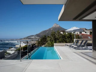 5 BEDROOM VILLA